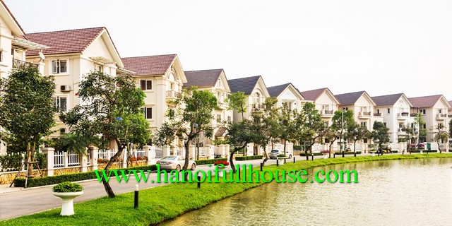 Biệt thự 4 phòng ngủ cao cấp, nội thất sang trọng, không gian mở ở Vinhomes Riverside